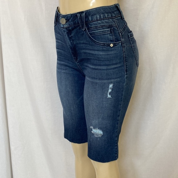 SALE!!! DEMOCRACY Tummy Control Size 6 Raw Hem DISTRESSED Bermuda Shorts NWOT - Picture 7 of 7